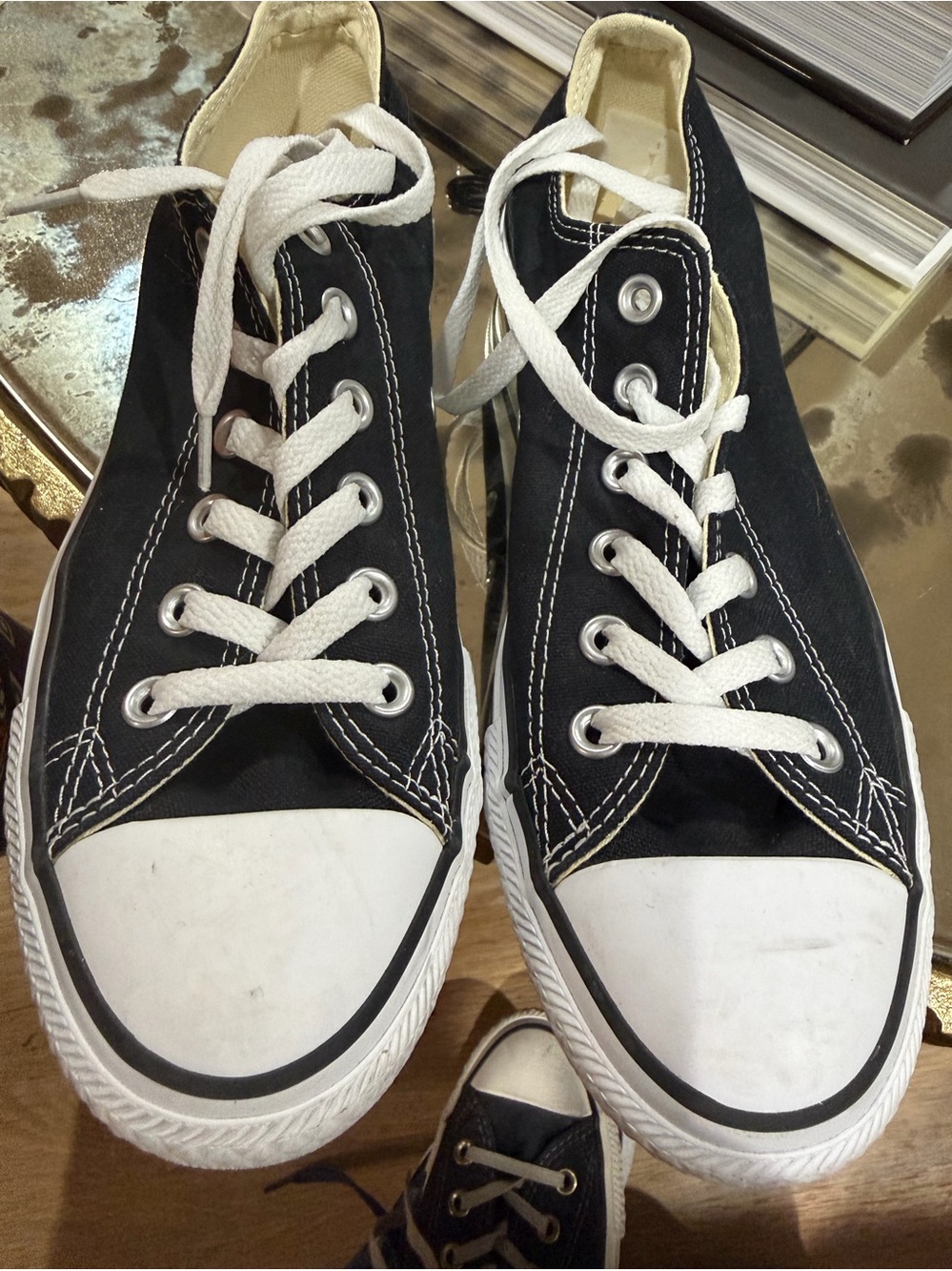 Converse low top sneakers size 8